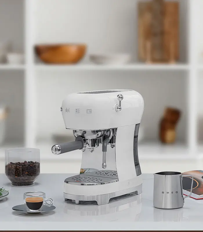Smeg Manuelle Espressomaschine 50’s Style, Glänzend Weiß – ECF02WHEU – Bild 6
